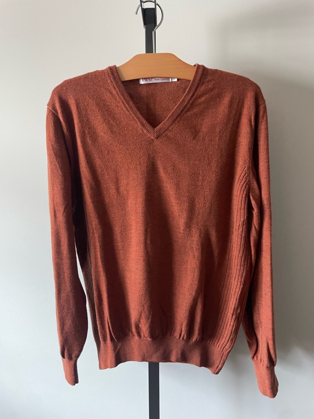 EWM 100% Wool Lambswool Vneck Sweater Terracotta Womens Size Medium